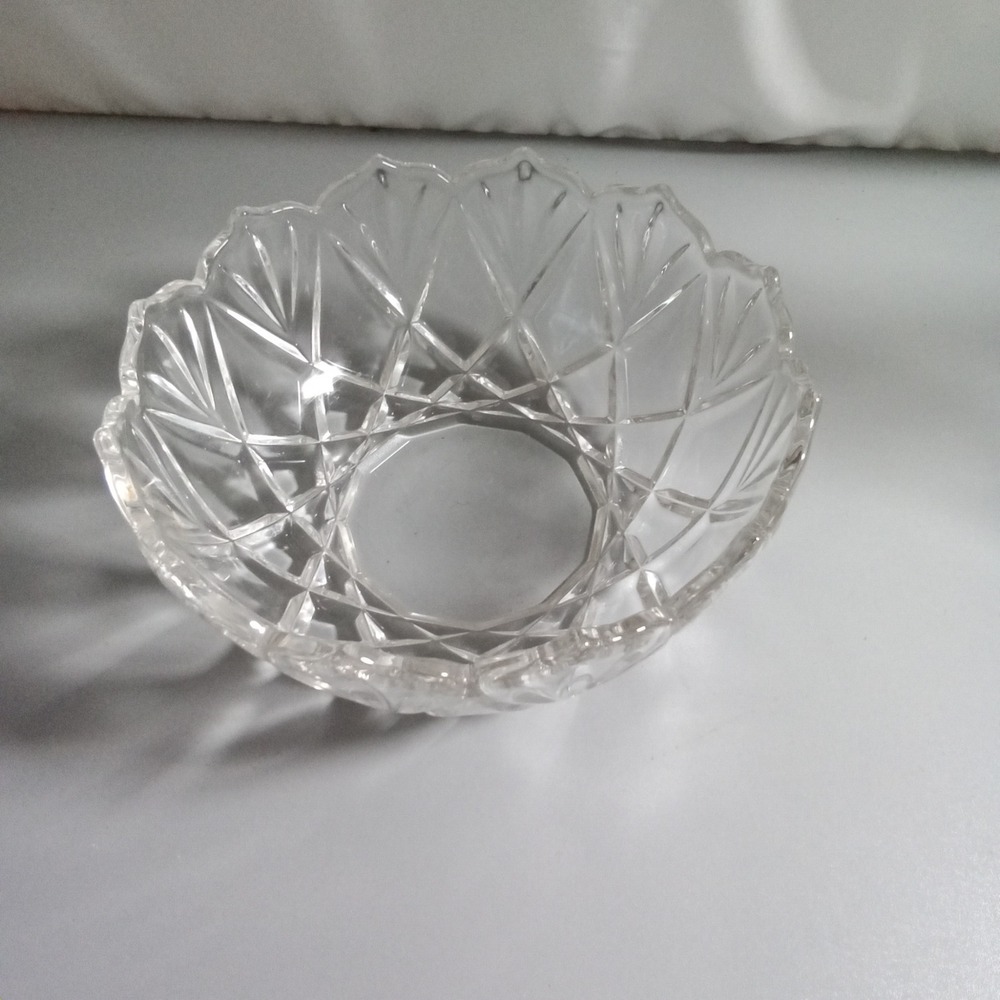 Mikasa Saturn Crystal Bowl Vintage 1978-1984 Scalloped Cut Glass 6.25 inch Clear